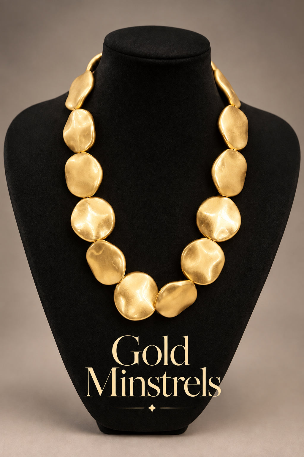 Gold minstrels short necklace