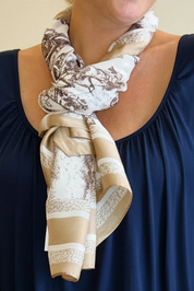 Le trompe-l'œil Silk Scarf
