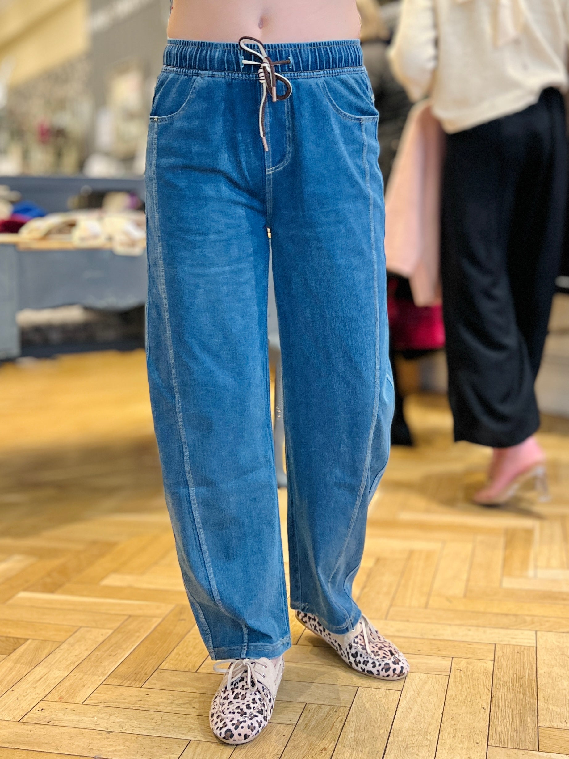 Barrelette Leg Pull on Joggers